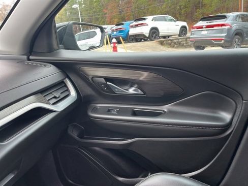 Used 2023 GMC Terrain SLT image 29