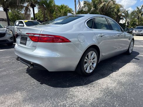Used 2018 Jaguar XF Premium RWD image 5