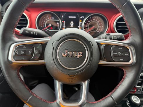 Used 2019 Jeep Wrangler Unlimited Rubicon w/ Dual Top Group AWD/4WD image 22
