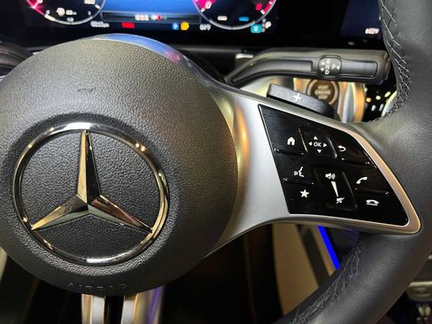 Used 2025 Mercedes-Benz GLB 250 image 24