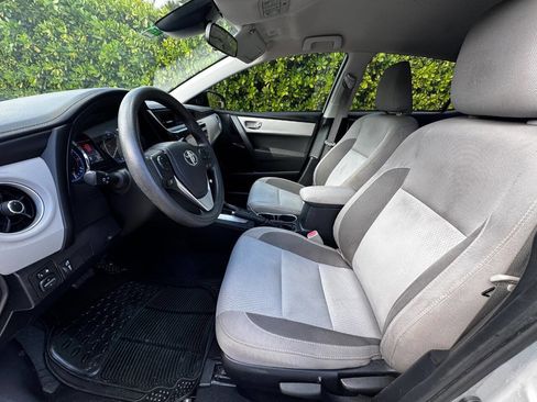 Used 2018 Toyota Corolla LE image 9