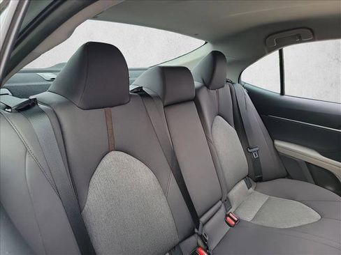 Used 2018 Toyota Camry LE image 16