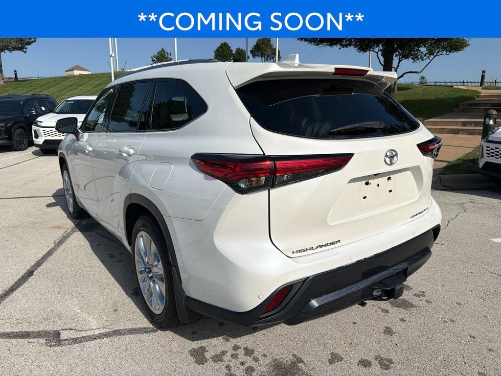 Used 2021 Toyota Highlander Limited AWD/4WD image 10