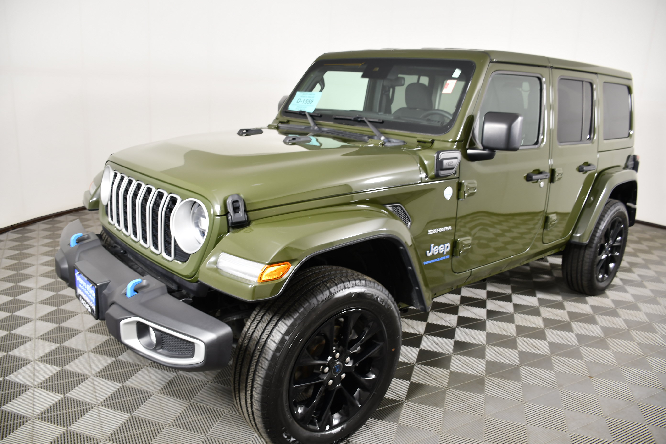 Used 2024 Jeep Wrangler Unlimited Sahara AWD/4WD image 10