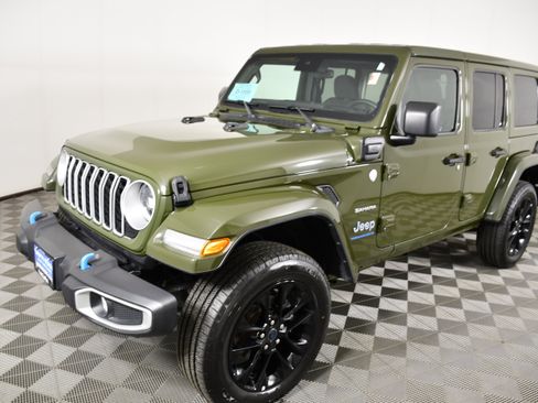 Used 2024 Jeep Wrangler Unlimited Sahara AWD/4WD image 10