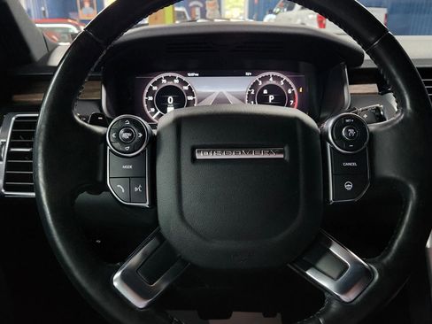 Used 2018 Land Rover Discovery HSE image 24
