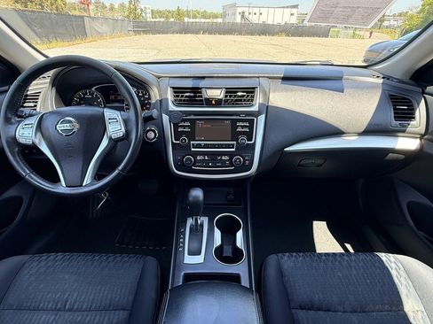 Used 2017 Nissan Altima 2.5 SV FWD image 3