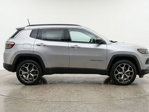 Used 2025 Jeep Compass Limited AWD/4WD image 11