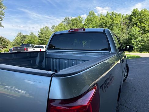 Used 2010 Toyota Tundra 4x4 CrewMax image 21
