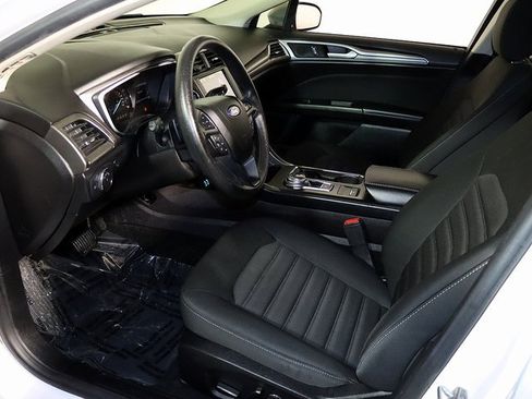 Used 2019 Ford Fusion SE image 12
