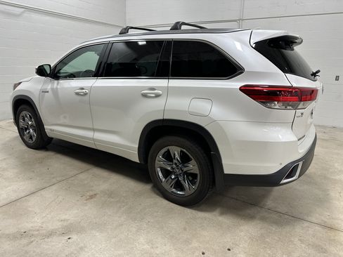 Used 2019 Toyota Highlander Limited Platinum AWD/4WD image 8
