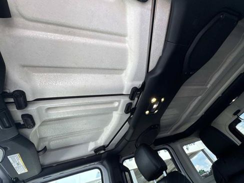 Used 2019 Jeep Wrangler Unlimited Sahara w/ Cold Weather Group AWD/4WD image 18