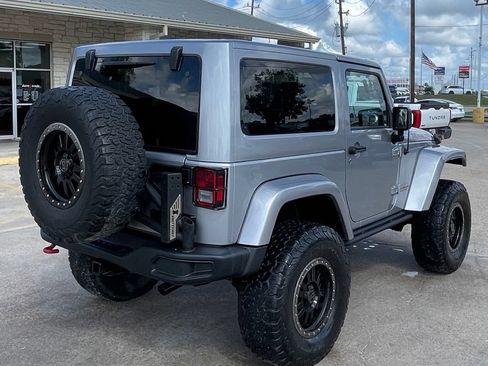 Used 2015 Jeep Wrangler Rubicon AWD/4WD image 4