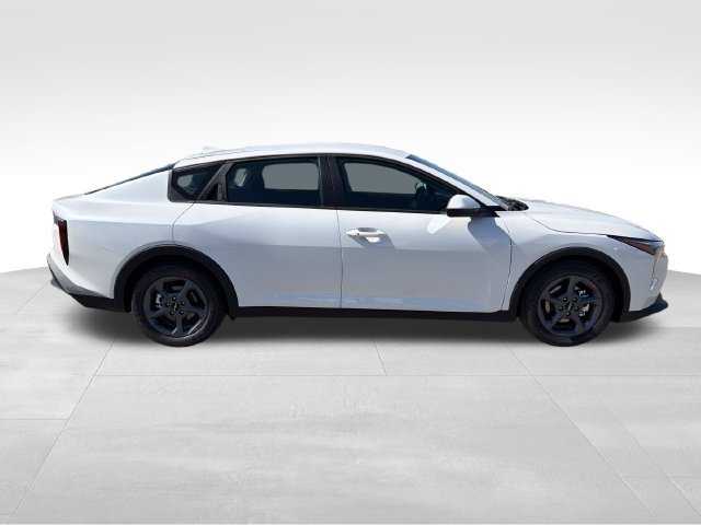 New 2026 Kia K4 FWD image 8