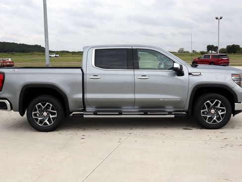 New 2026 GMC Sierra 1500 SLT image 3