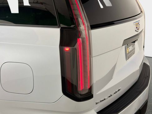 Used 2026 Cadillac Escalade Platinum Sport w/ LPO, Floor Liner Package AWD/4WD image 18