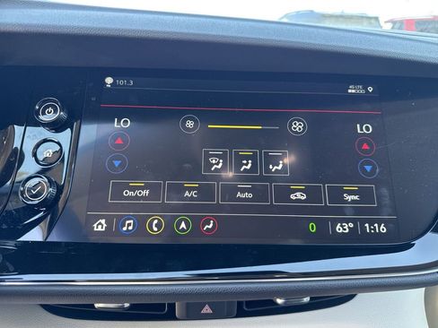 Used 2023 Buick Envision Avenir image 19