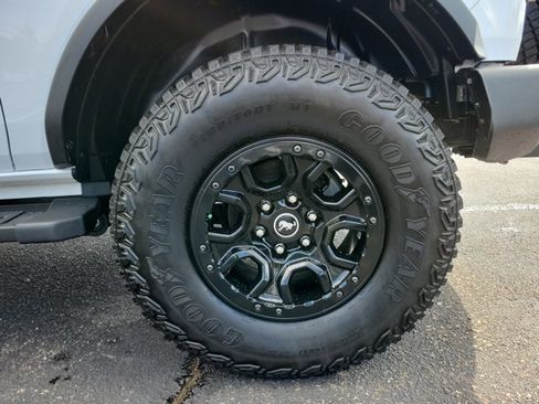 Used 2023 Ford Bronco Wildtrak image 9