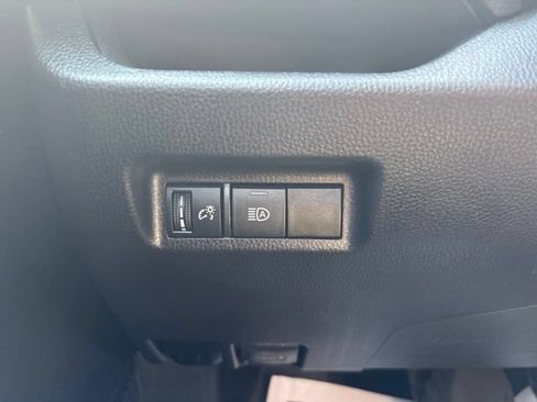 Used 2021 Toyota RAV4 XLE AWD/4WD image 15