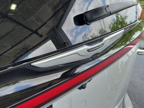 New 2026 Chrysler Pacifica Select image 5