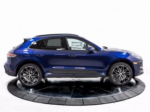 Certified 2025 Porsche Macan image 8