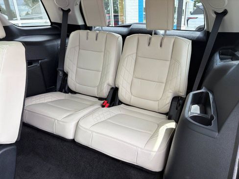 Used 2017 Ford Explorer Platinum AWD/4WD image 23