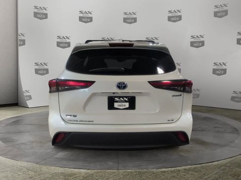 Used 2020 Toyota Highlander XLE image 4
