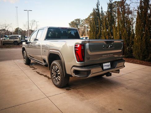 Used 2025 GMC Sierra 2500 Denali Ultimate image 8