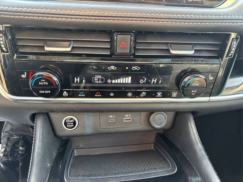 Used 2023 Nissan Rogue SL w/ SL Premium Package image 34