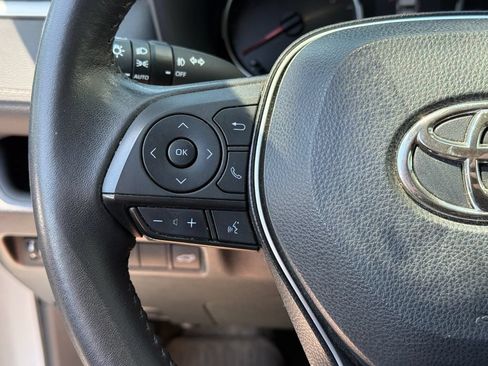 Used 2022 Toyota RAV4 XLE Premium FWD image 28