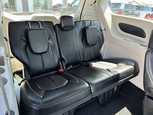 Used 2024 Chrysler Pacifica Touring-L FWD image 50
