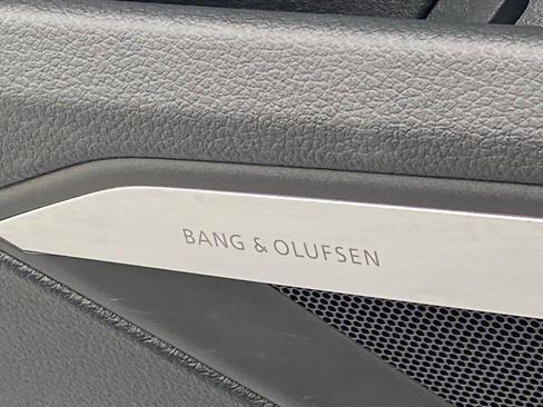 Used 2023 Audi e-tron Premium Plus w/ Premium Plus Package image 19