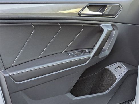 Used 2024 Volkswagen Tiguan SE image 11