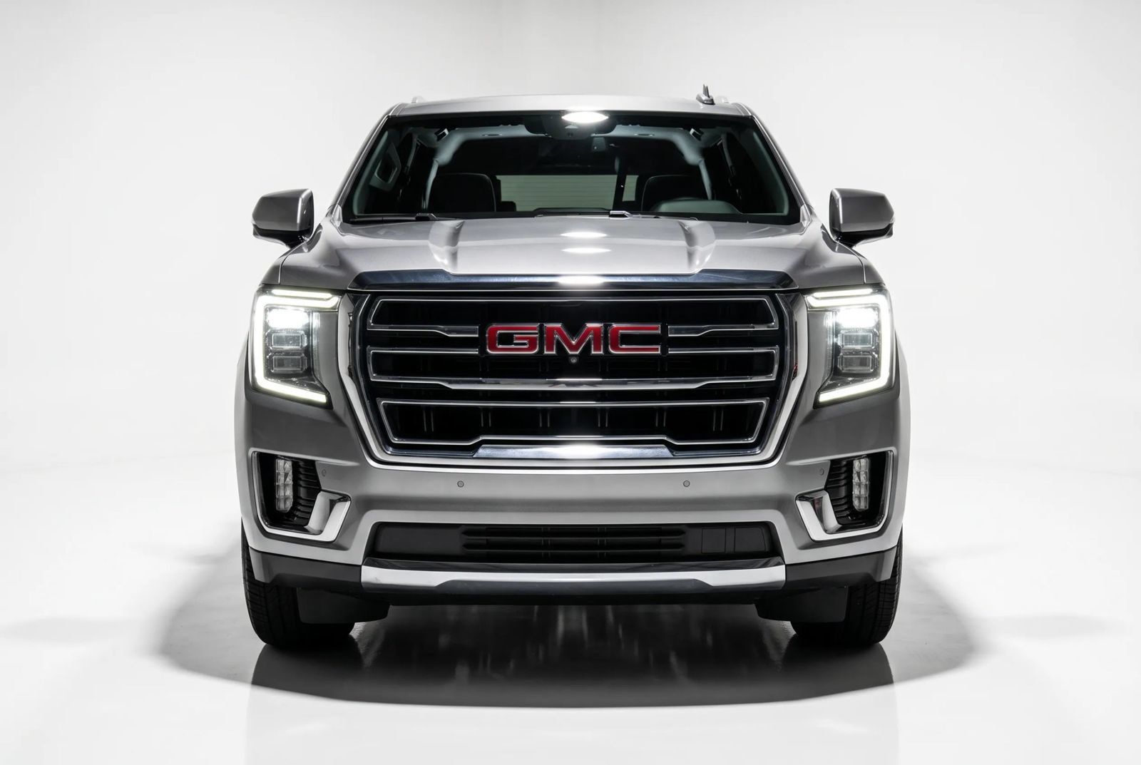 Used 2023 GMC Yukon XL SLT w/ SLT Premium Package AWD/4WD image 2
