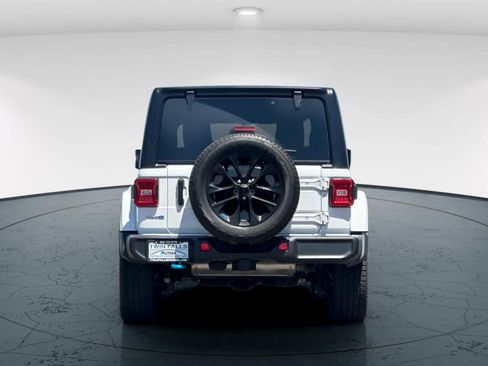 Used 2023 Jeep Wrangler Unlimited Sahara w/ Cold Weather Group AWD/4WD image 7