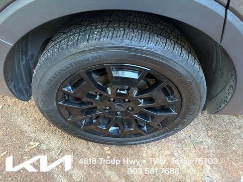 Certified 2021 Kia Telluride EX w/ EX Premium Package AWD/4WD image 12