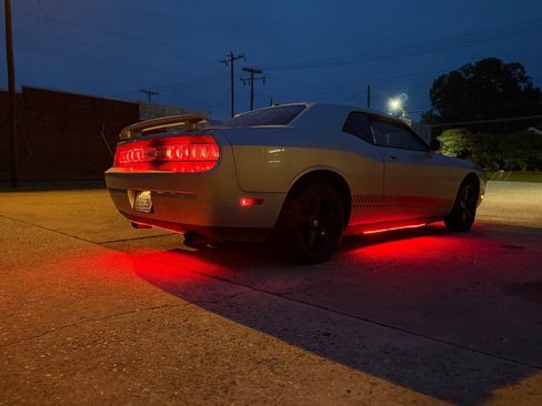 Used 2010 Dodge Challenger SE RWD image 17