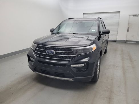 Used 2020 Ford Explorer XLT w/ Equipment Group 202A AWD/4WD image 15