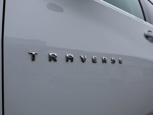 Used 2020 Chevrolet Traverse LT image 9