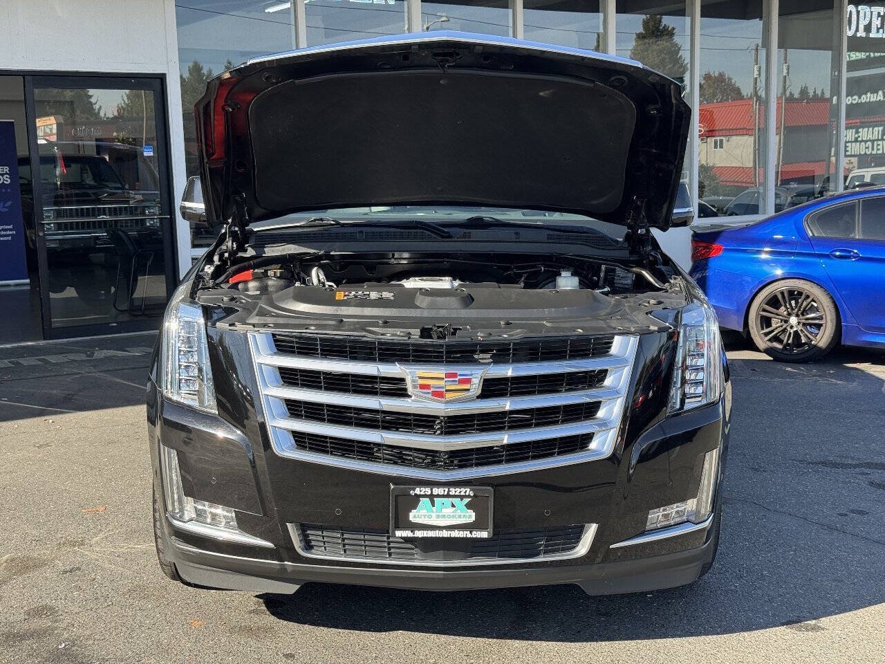 Used 2020 Cadillac Escalade Premium Luxury AWD/4WD image 12
