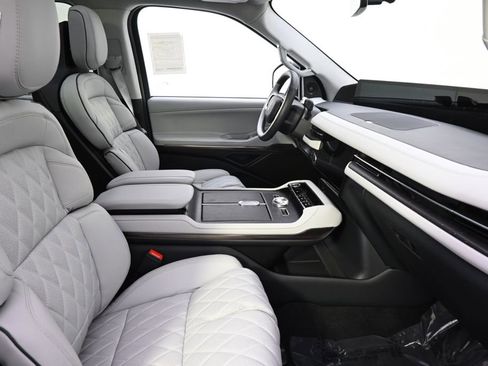 New 2026 Lincoln Navigator L Black Label image 16