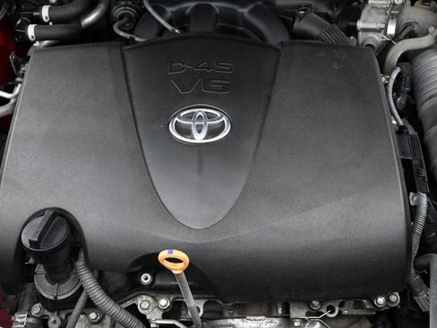 Used 2021 Toyota Highlander LE image 46