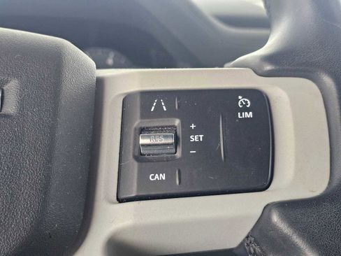 Used 2023 Land Rover Defender 110 S image 28