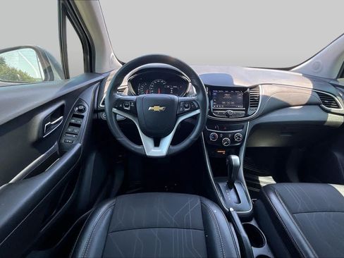 Used 2020 Chevrolet Trax LT w/ Driver Confidence Package FWD image 6