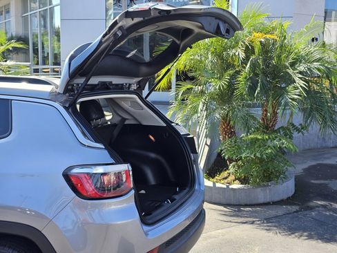 Used 2019 Jeep Compass Latitude w/ Popular Equipment Group image 8