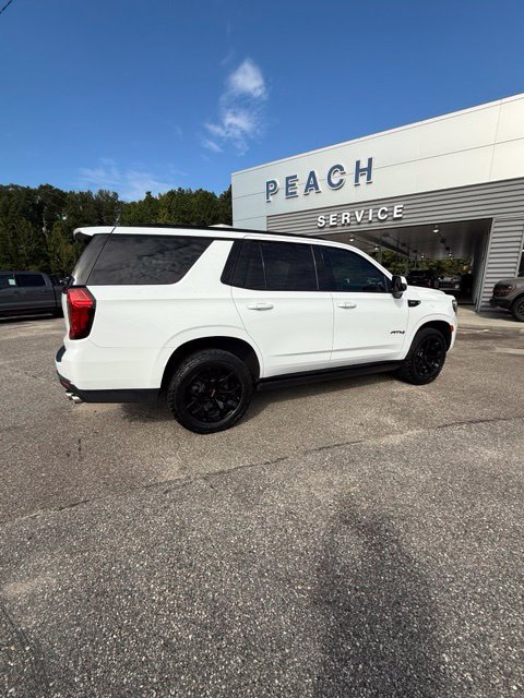 Used 2022 GMC Yukon AT4 w/ Technology Package AWD/4WD image 11