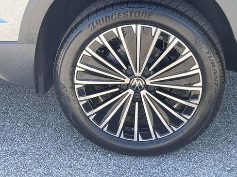New 2026 Volkswagen Taos SE FWD image 7
