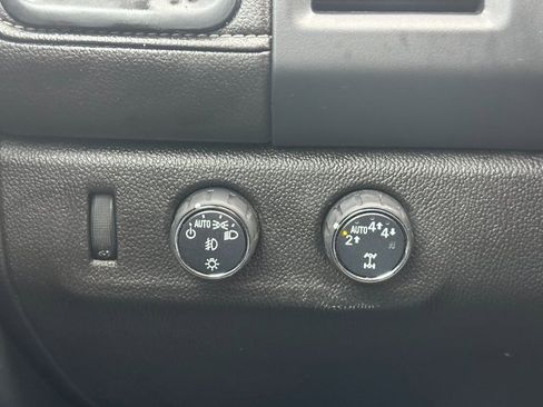 Used 2022 GMC Canyon Denali image 32