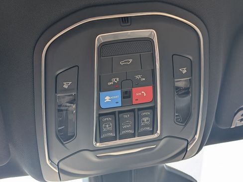 New 2026 Jeep Grand Wagoneer L Limited AWD/4WD image 23
