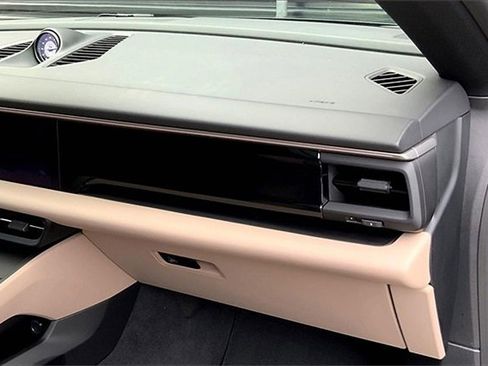 Used 2025 Porsche Macan Electric image 22